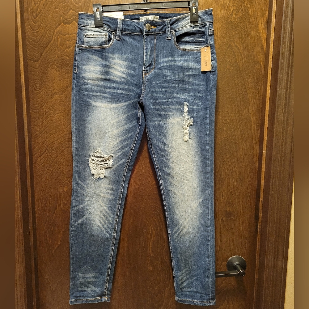 Mudd Distressed Skinny Ankle Jeans NWT
